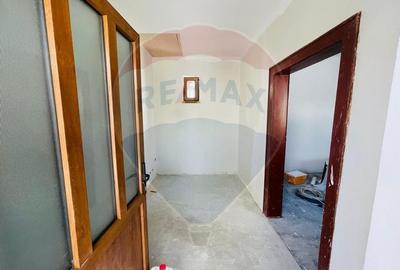 Casă cu 6 camere cu Teren 500 Mp în Calea Dumbrăvii - 9