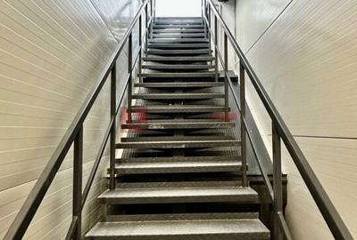 Spațiu comercial, de 300 mp, în Noua - 7