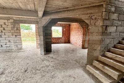 Casa de vanzare la ro?u,500 mp utili poten?ial Unic, loc - 7