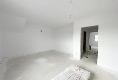 Duplex cu 4 camere cu Canalizare în Moșnița Veche - 8