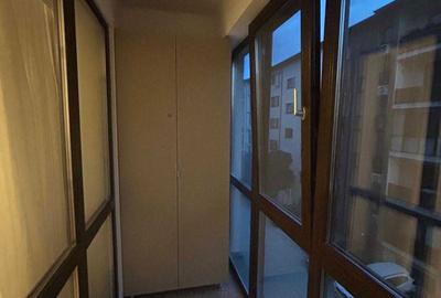 Apartament cu 2 camere semidecomandat în Roșu