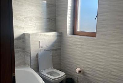 Apartament cu 3 camere semidecomandat în Central - 1