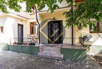Casă individuală cu 9 camere cu Canalizare în Giulești - 11