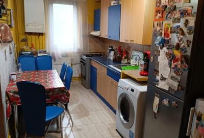 Apartament cu 3 camere semidecomandat în Central