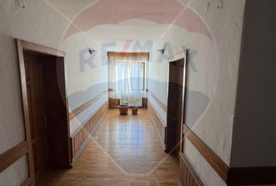 Spațiu comercial, de 320 mp, în Central - 8