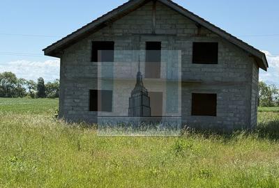 Casă individuală cu 5 camere cu Teren 1435 Mp în Hălchiu - 1