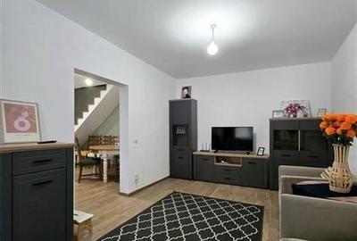 Pet friendly!Locuinta renovata,3 camere + mansarda,curte cu acces auto, Central, - 8