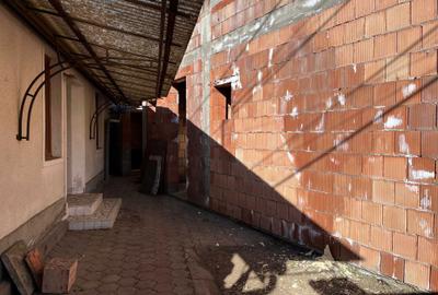 Spațiu comercial, de 445 mp, în Central - 6