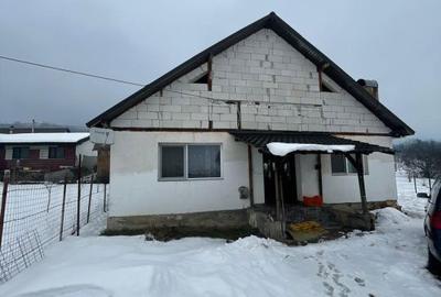 Casă cu 3 camere cu Teren 320 Mp în Tăuții de Sus - 2