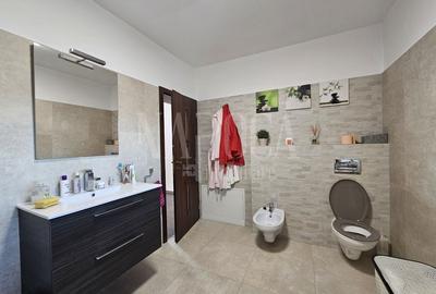 Casă individuală cu 5 camere cu Canalizare în Borhanci - 12