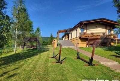 Casă cu 6 camere cu Teren 5000 Mp în Rădăuți - 1