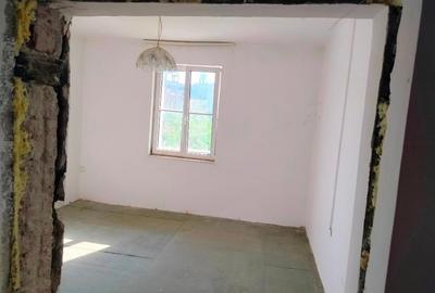 Vand apartament cu dependinte (baie,bucatarie),suprafata utila 32 mp -negociabil - 6
