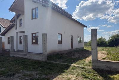Casă cu 4 camere în Mândruloc - 3