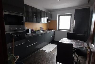 Garsonieră decomandată în Casa de Cultură
