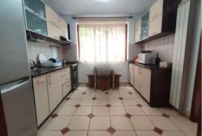 Casă cu 5 camere cu Teren 500 Mp în Central - 1