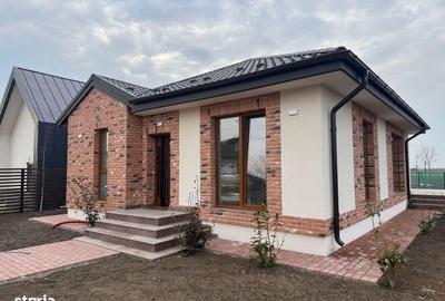 Casă cu 4 camere în Ostratu