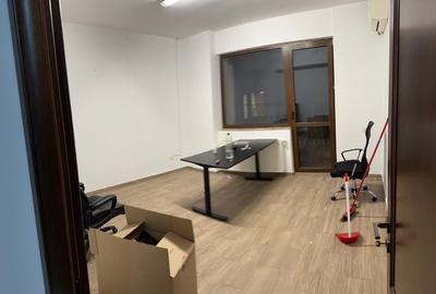Spatiu pentru birouri, la nivel 1 din 4 , suprafata 100 mp, curat , liber - 3