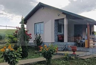 Casă cu 2 camere cu Teren 1751 Mp în Central - 1