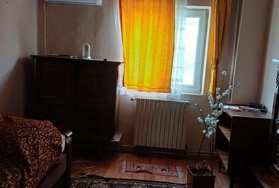 Apartament cu 4 camere decomandat în Central - 1