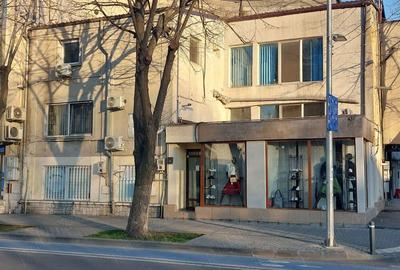 Inchiriez spatiu comercial 45 mp Bdul Mamaia, nr18, et. 1, Constanta - 1