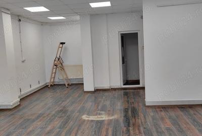 Spațiu comercial, de 55 mp, în Central - 4