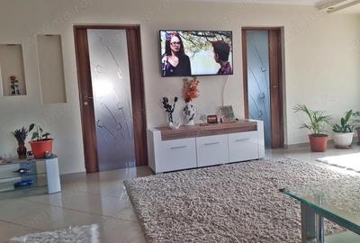 Casă cu 4 camere cu Teren 520 Mp în Sântion - 2