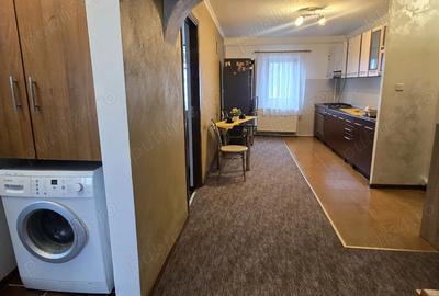 Apartament cu 3 camere decomandat în Broșteni - 2