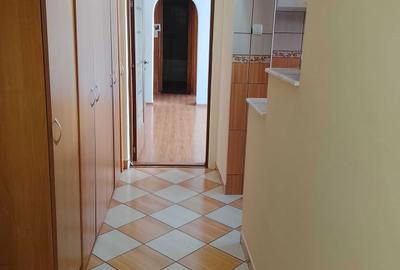Apartament cu 3 camere semidecomandat în Micro 16 - 1