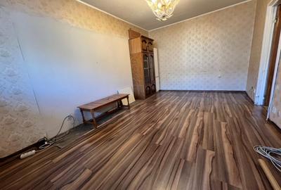 Obor-metrou, vanzare 2 camere decomandat, etaj 5, - 4