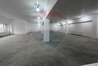 Spatiu comercial de 990mp de inchiriat Spatiu comercial de 990mp de inchiriat - 3