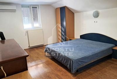 Apartament cu 4 camere, decomandat, zona Sagului