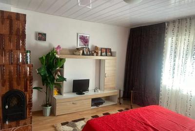 Casă cu Teren 1100 Mp în Roșioru