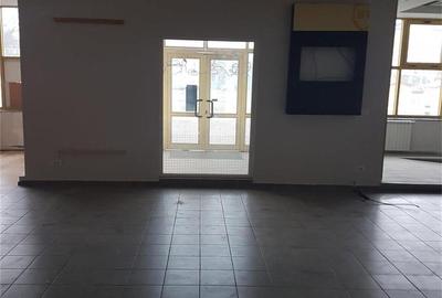 Spațiu comercial, de 530 mp, în Central - 6