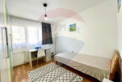 De închiriat apartament cu 3 camere, în zona Dacia - 21