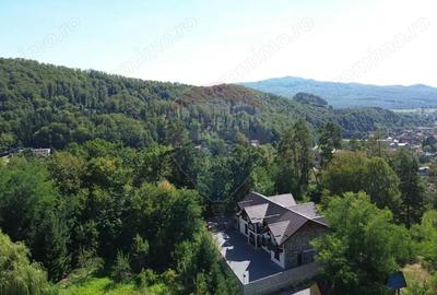 Casă cu 11 camere cu Teren 525 Mp în Central - 1