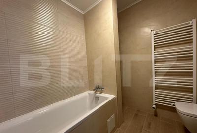 Apartament cu 3 camere decomandat în Tractorul