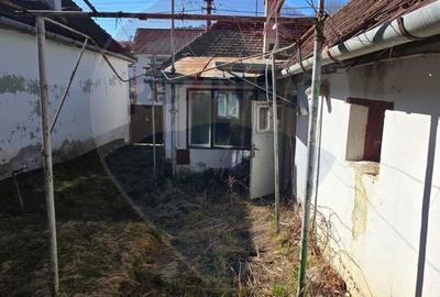 Casă cu 3 camere cu Teren 477 Mp în Central - 11