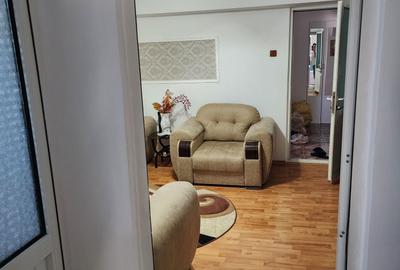Apartament cu 3 camere semidecomandat în Hârșova - 3