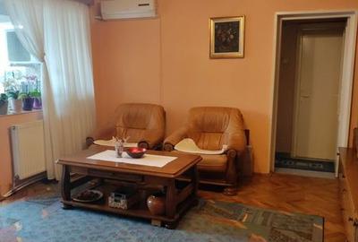 Apartament cu 3 camere semidecomandat în Micro 15 - 4