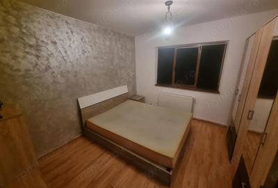 Apartament cu 2 camere decomandat în CET - 5