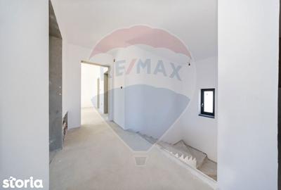 Casă cu 7 camere cu Teren 491 Mp în Central