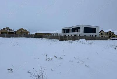 Teren de 810 mp, în Dumbrăvița