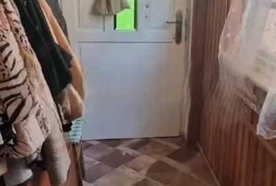 Casa de vanzare cu 4 camere in zona 14 Mai - 7