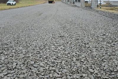 Casă la cheie  pe 1 nivel  4 cam. 2 bai ,650 mp. teren - 10