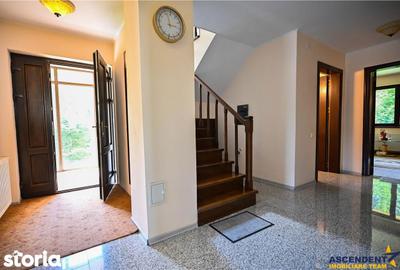 Casă cu 5 camere cu Teren 1700 Mp în Central - 9