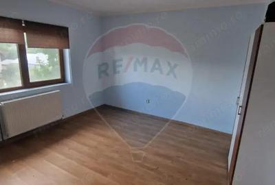 Vila S+P+1E+M cu 7 camere de vanzare in TG. OCNA - 2