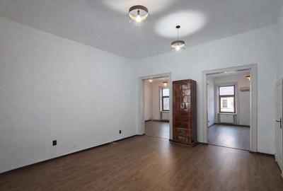 Spațiu comercial, de 150 mp, în Central - 6