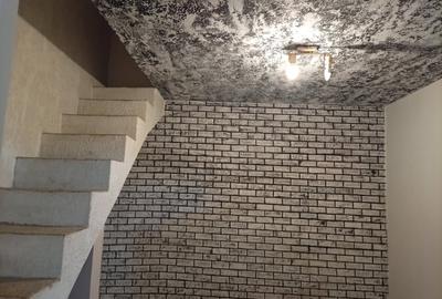 Casă cu 3 camere cu Teren 25 Mp în Central - 1