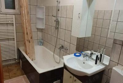 Apartament cu 3 camere decomandat în Km 4 - 9