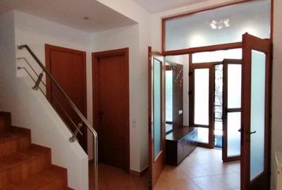 Pipera: Vila cu 6 dormitoare, garaj si curte generoasa, aflata intr-o zona linis - 7